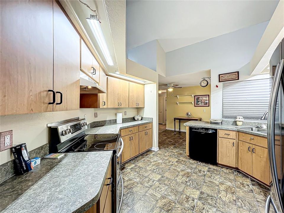 Love the kitchen with lots of cabinet and countertop space