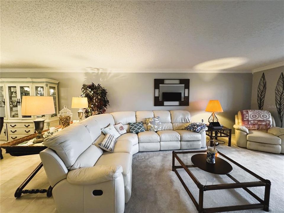 For Sale: $369,900 (3 beds, 2 baths, 1595 Square Feet)