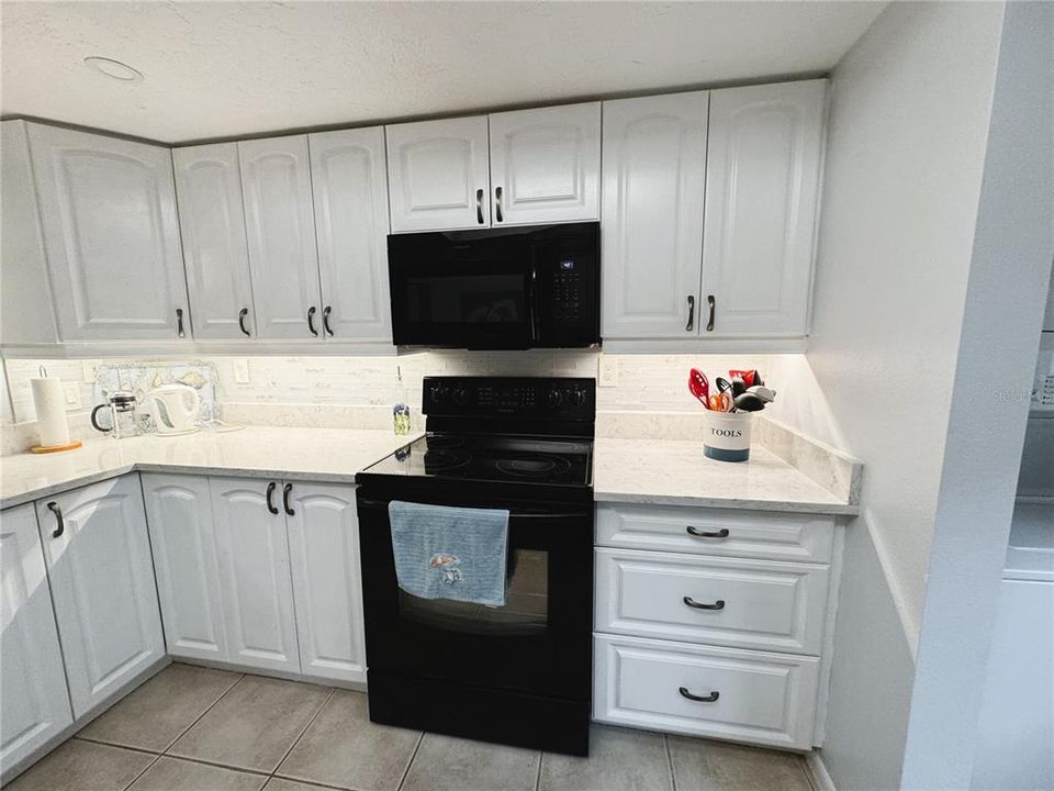 For Sale: $369,900 (3 beds, 2 baths, 1595 Square Feet)