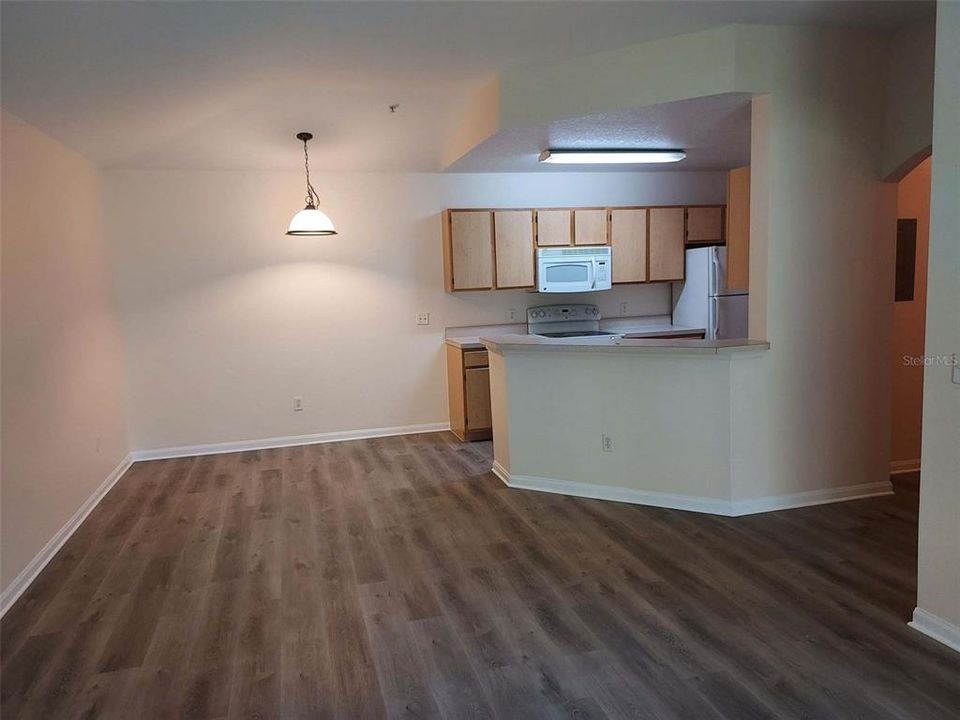 For Rent: $1,450 (1 beds, 1 baths, 856 Square Feet)