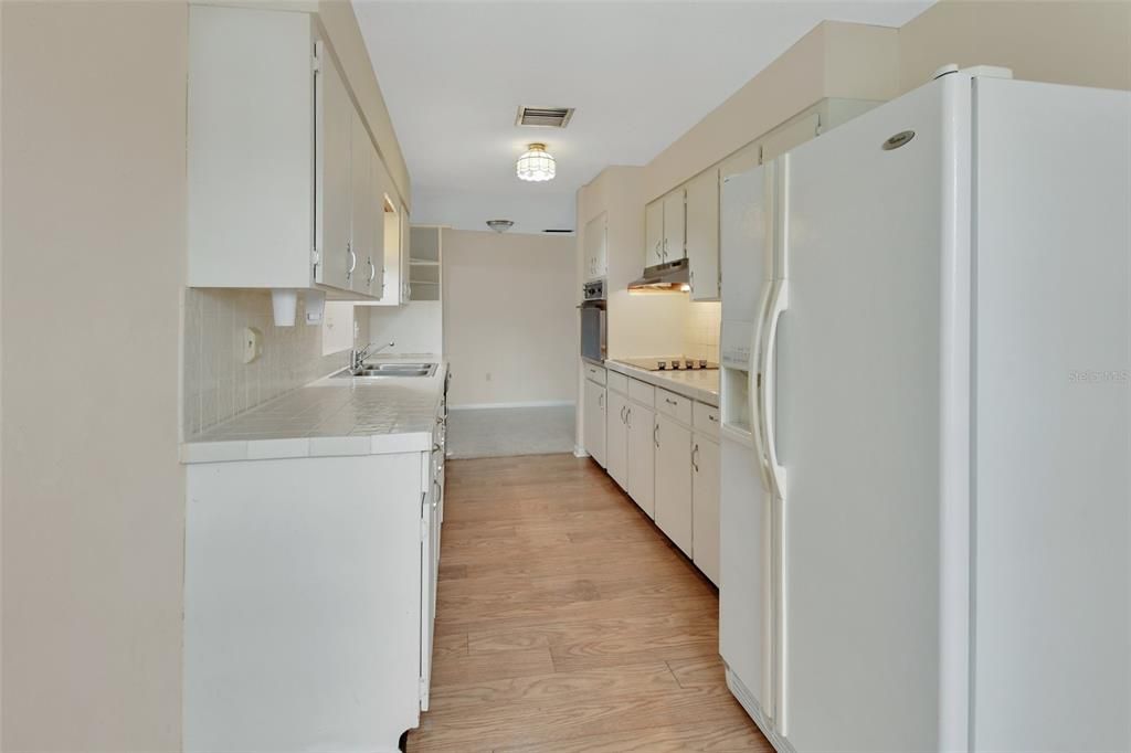 For Sale: $265,000 (2 beds, 2 baths, 1410 Square Feet)