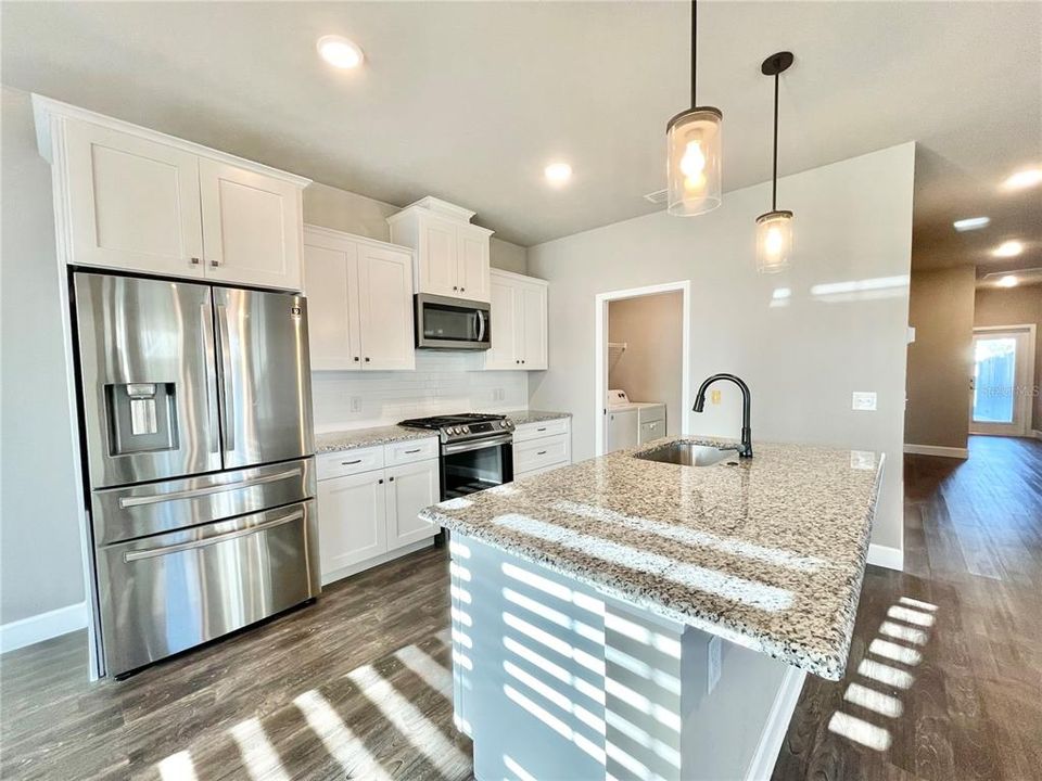 For Sale: $324,900 (2 beds, 2 baths, 1276 Square Feet)