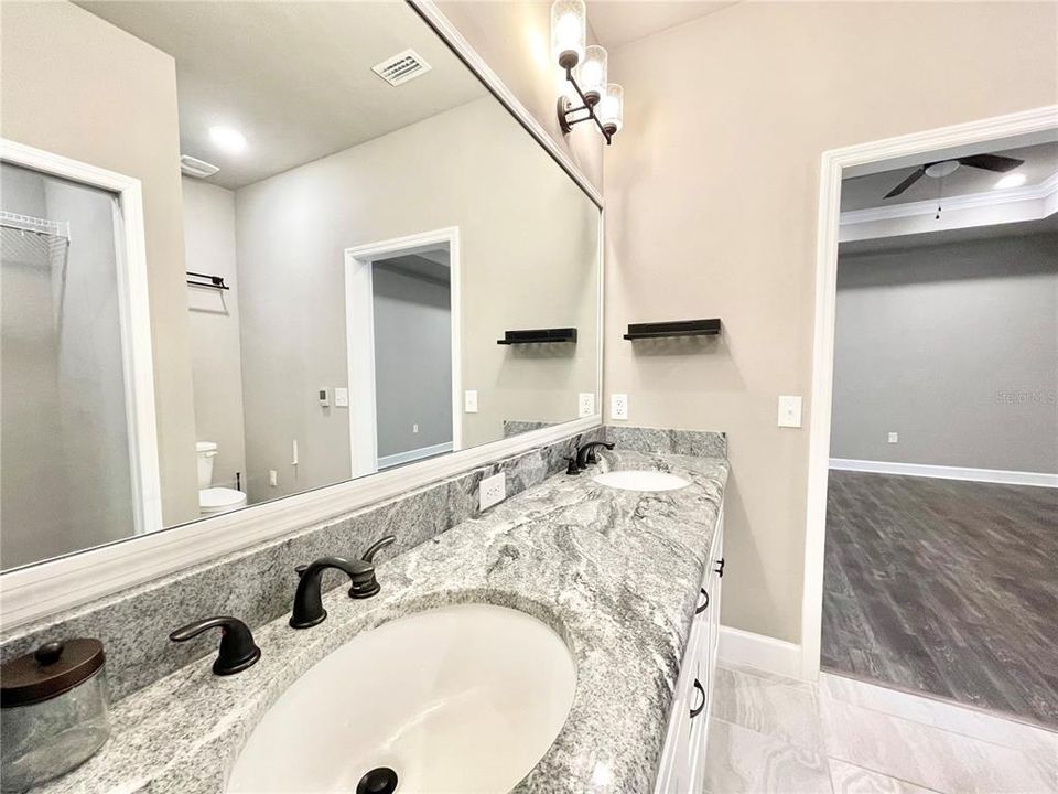 For Sale: $324,900 (2 beds, 2 baths, 1276 Square Feet)