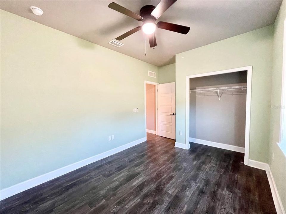 For Sale: $324,900 (2 beds, 2 baths, 1276 Square Feet)