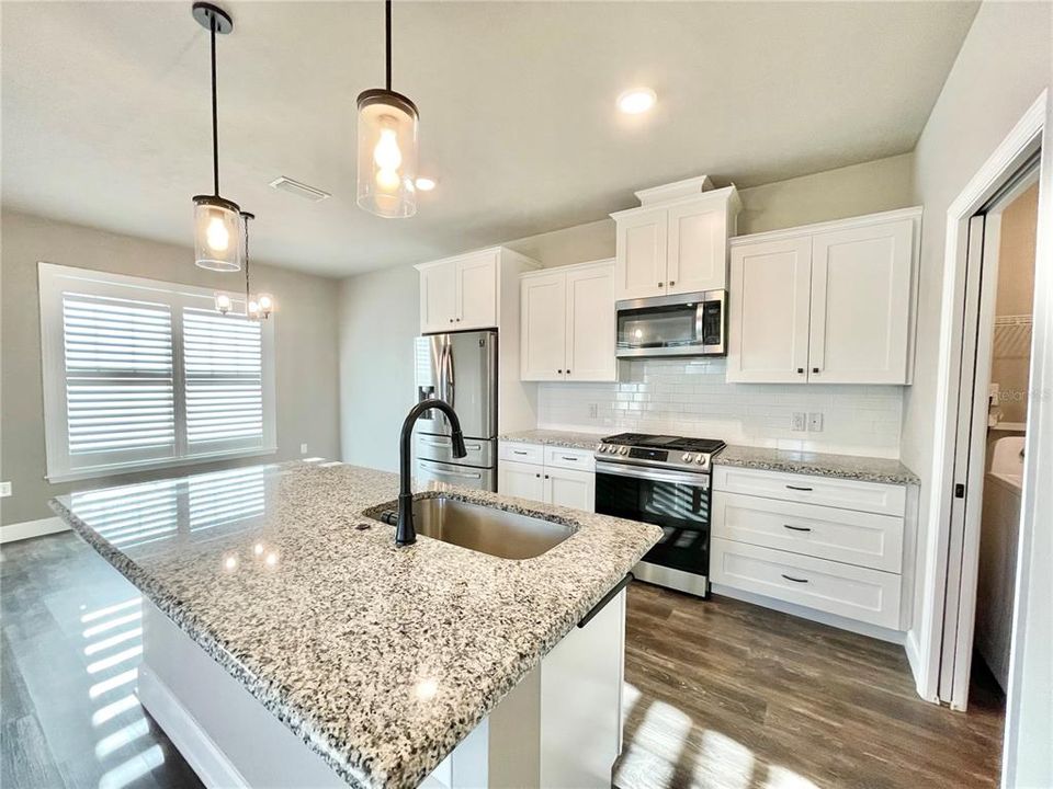 For Sale: $324,900 (2 beds, 2 baths, 1276 Square Feet)