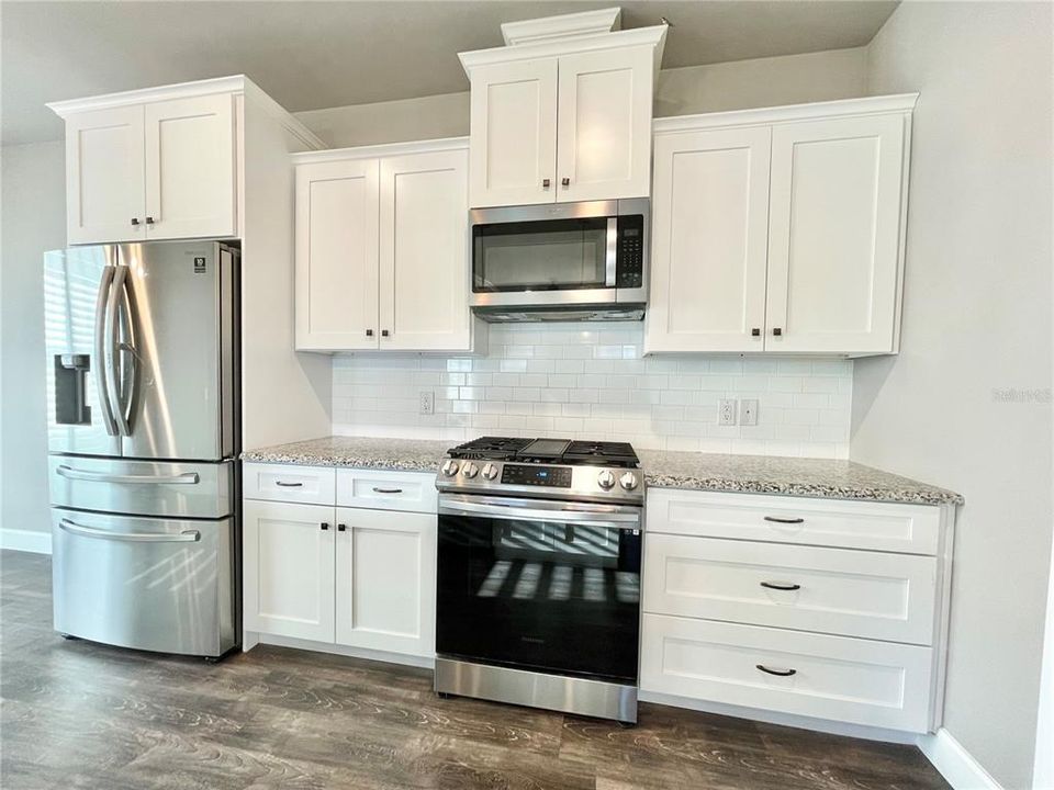 For Sale: $324,900 (2 beds, 2 baths, 1276 Square Feet)