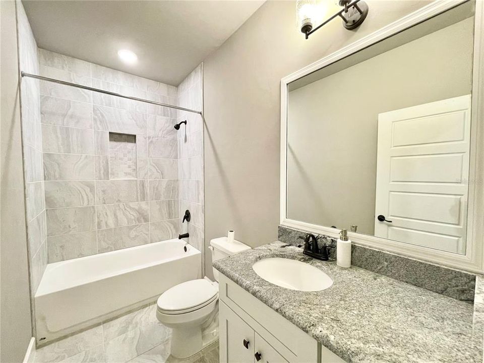 For Sale: $324,900 (2 beds, 2 baths, 1276 Square Feet)