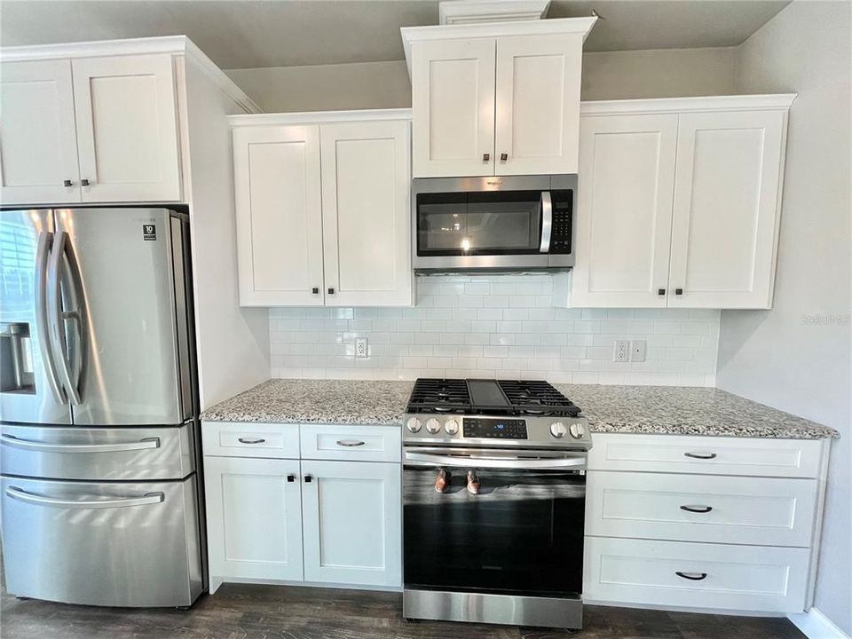 For Sale: $324,900 (2 beds, 2 baths, 1276 Square Feet)