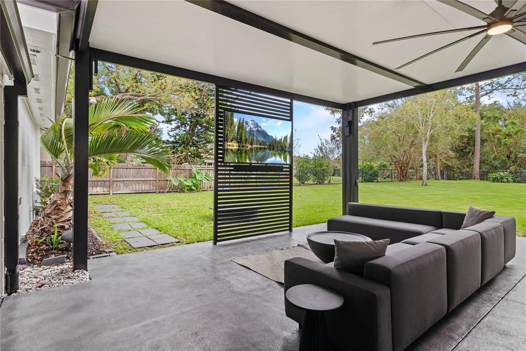 INCREDIBLE COVERED BACK PATIO!