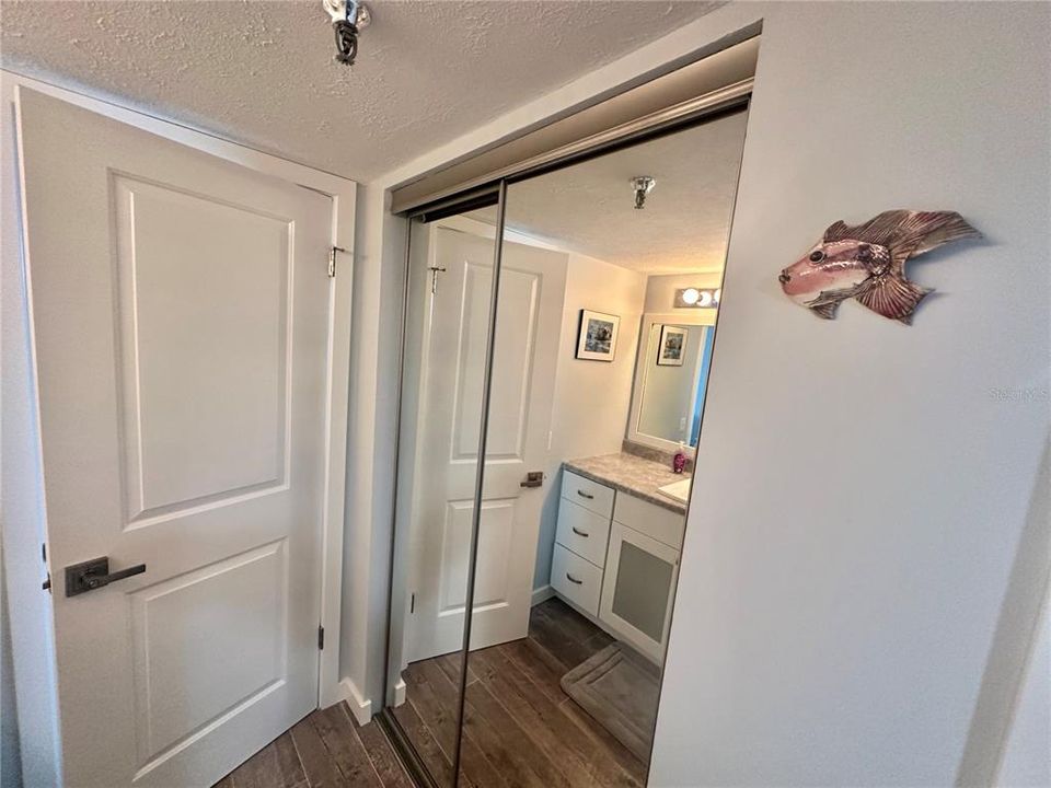 For Sale: $269,900 (1 beds, 1 baths, 733 Square Feet)