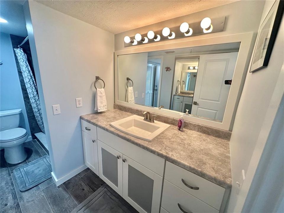 For Sale: $269,900 (1 beds, 1 baths, 733 Square Feet)