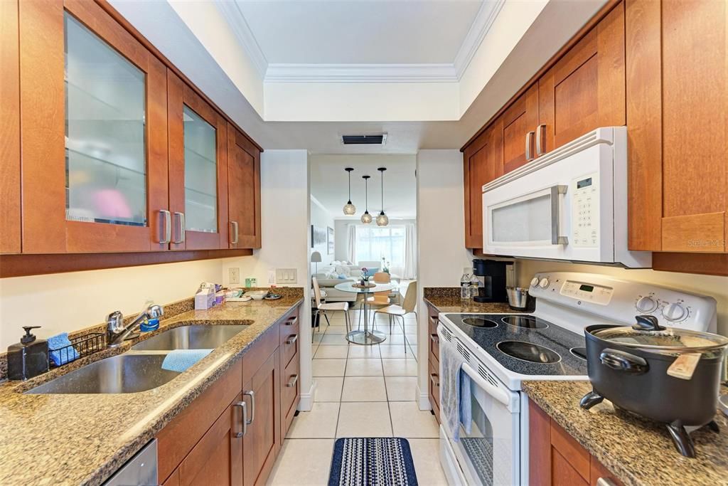 For Sale: $599,000 (1 beds, 1 baths, 766 Square Feet)