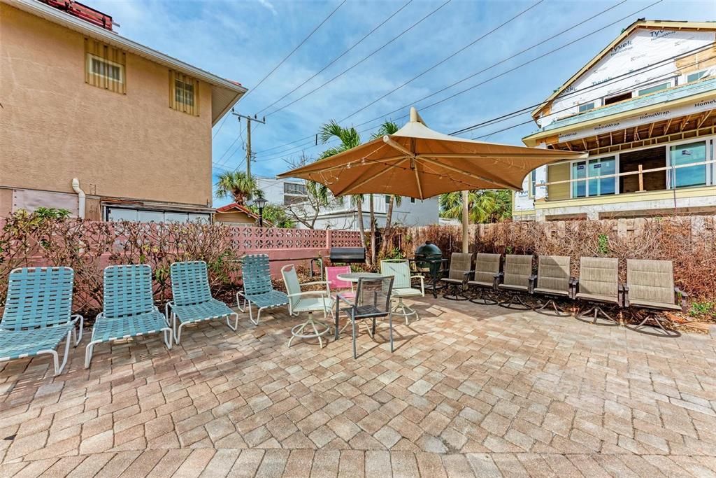 For Sale: $599,000 (1 beds, 1 baths, 766 Square Feet)