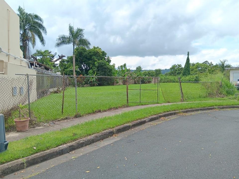 En Venta: $150,000 (0.37 acres)