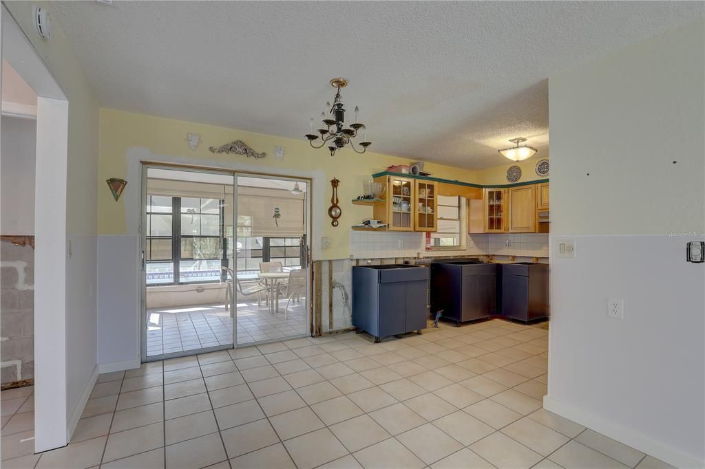 For Sale: $299,999 (2 beds, 2 baths, 1046 Square Feet)