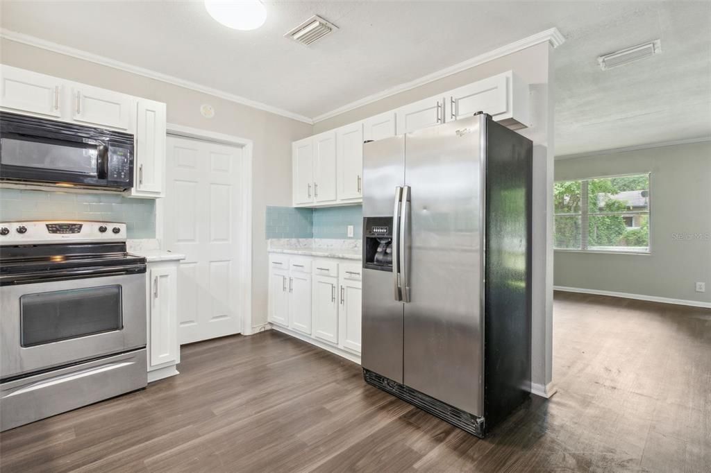 For Sale: $265,990 (3 beds, 2 baths, 1386 Square Feet)