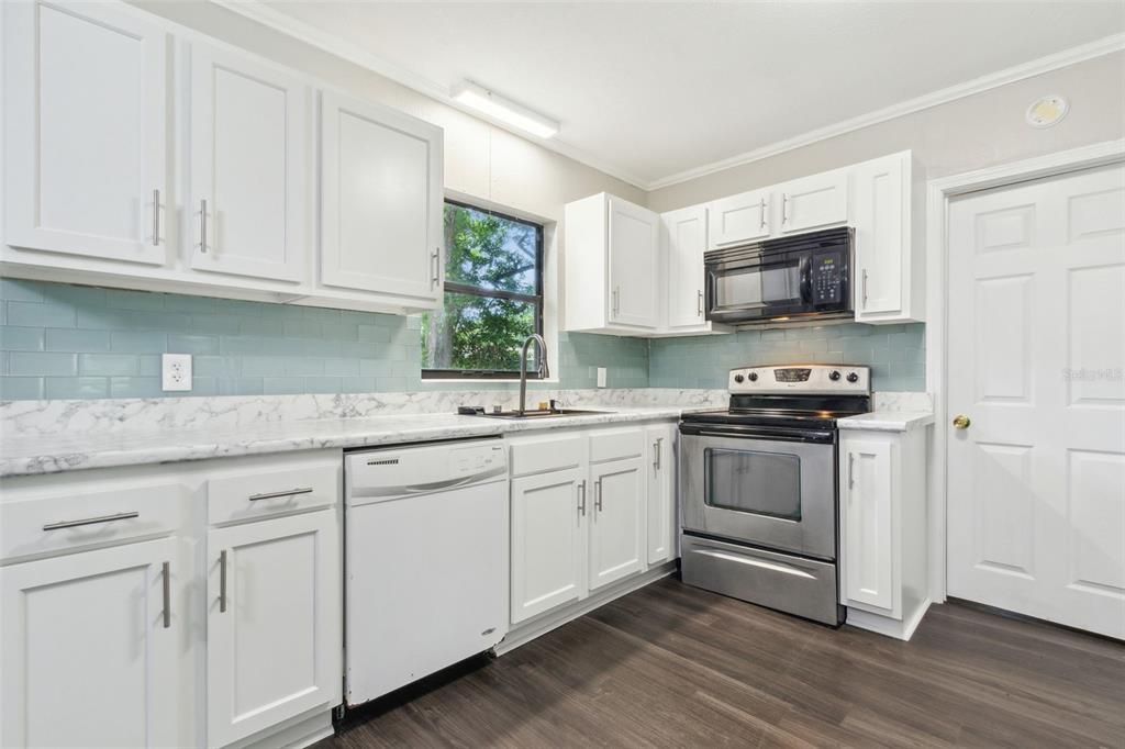 For Sale: $265,990 (3 beds, 2 baths, 1386 Square Feet)