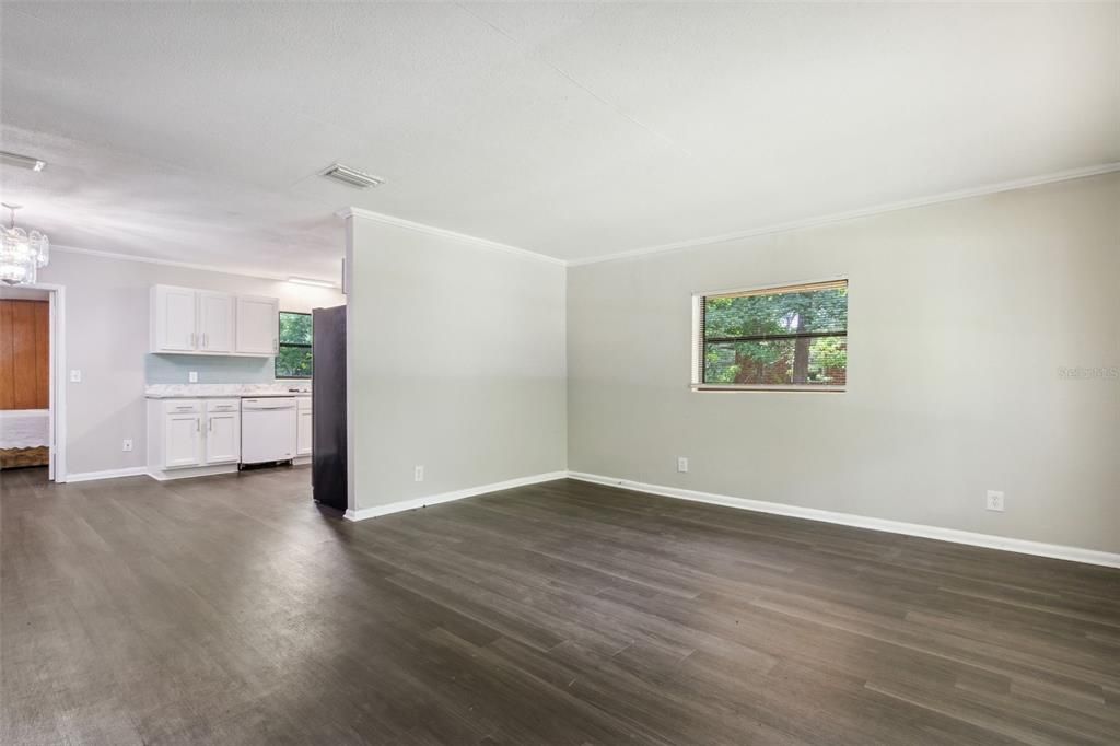 For Sale: $265,990 (3 beds, 2 baths, 1386 Square Feet)