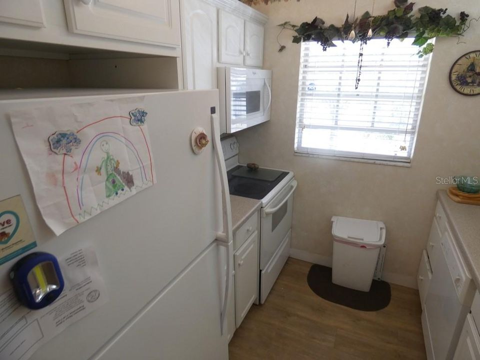 For Sale: $159,000 (2 beds, 2 baths, 897 Square Feet)