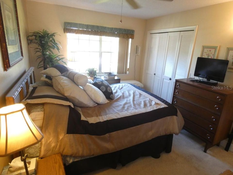 For Sale: $159,000 (2 beds, 2 baths, 897 Square Feet)