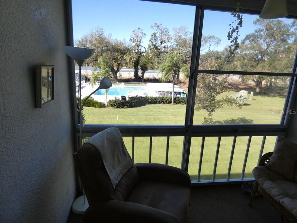 For Sale: $159,000 (2 beds, 2 baths, 897 Square Feet)