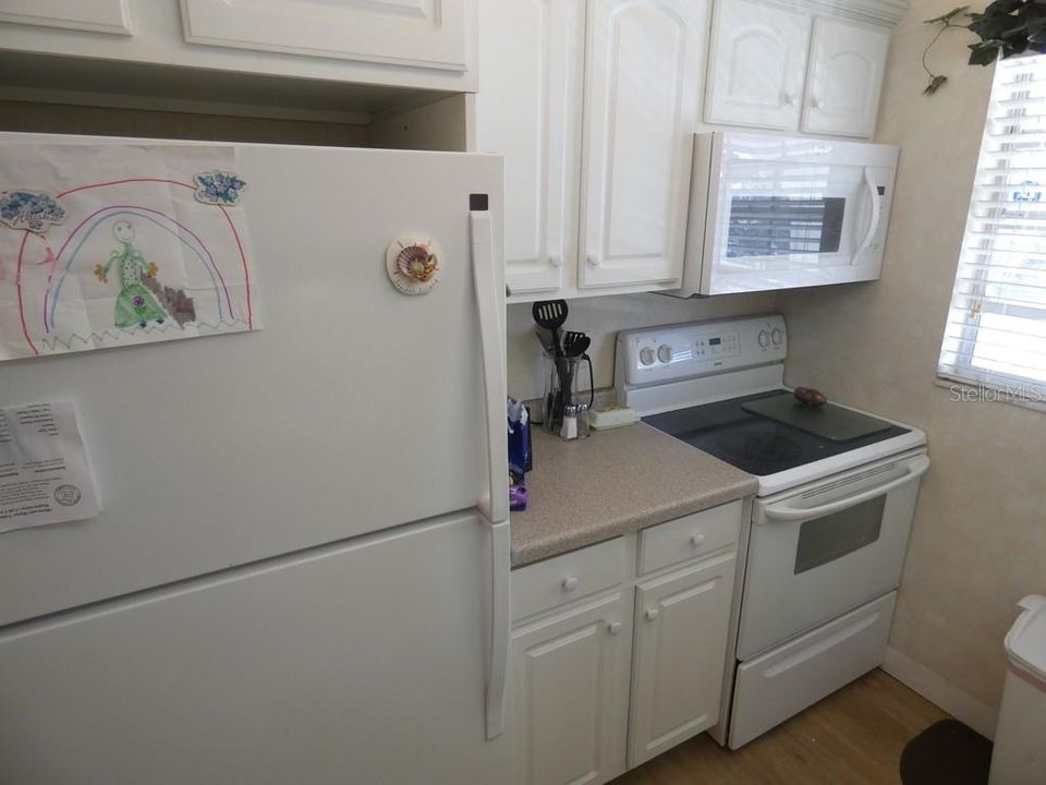 For Sale: $159,000 (2 beds, 2 baths, 897 Square Feet)