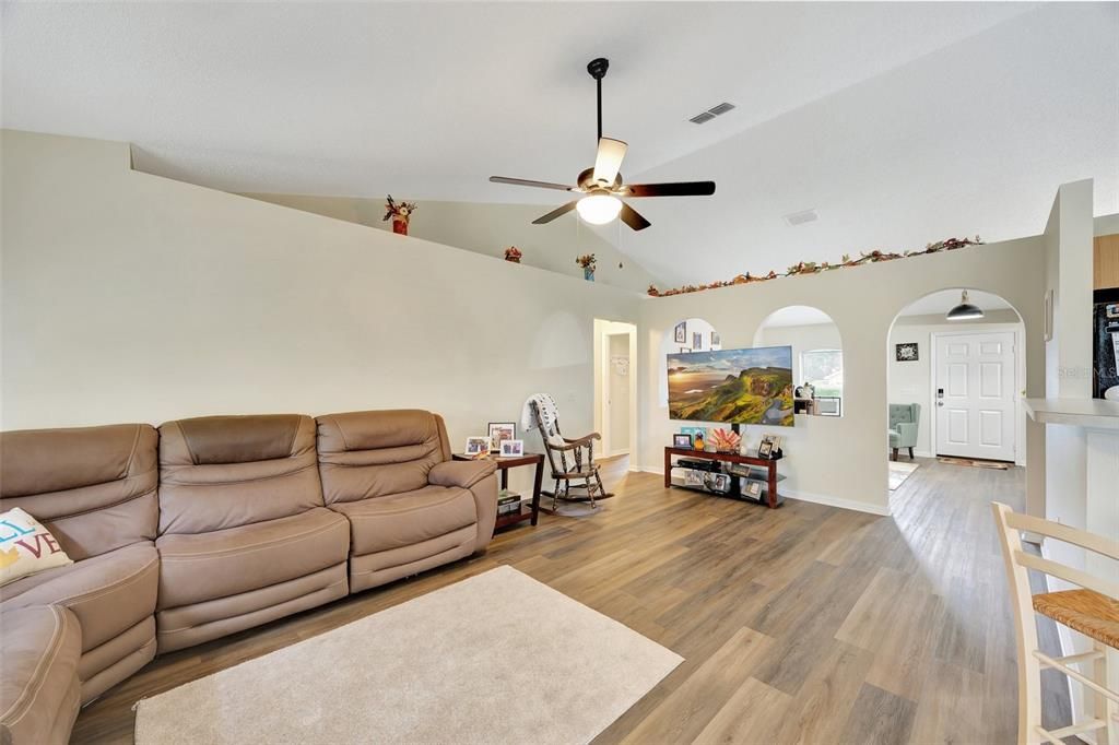 For Sale: $310,000 (4 beds, 2 baths, 1811 Square Feet)