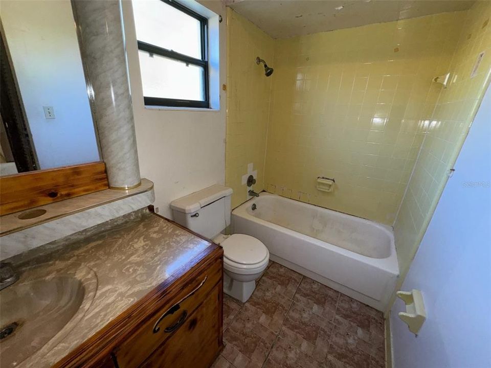 For Sale: $183,500 (3 beds, 2 baths, 1218 Square Feet)