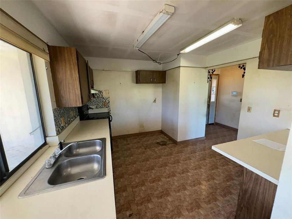 For Sale: $183,500 (3 beds, 2 baths, 1218 Square Feet)