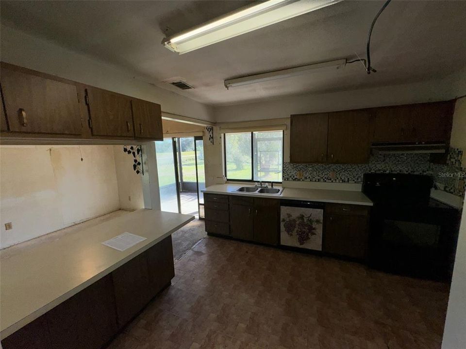 For Sale: $183,500 (3 beds, 2 baths, 1218 Square Feet)