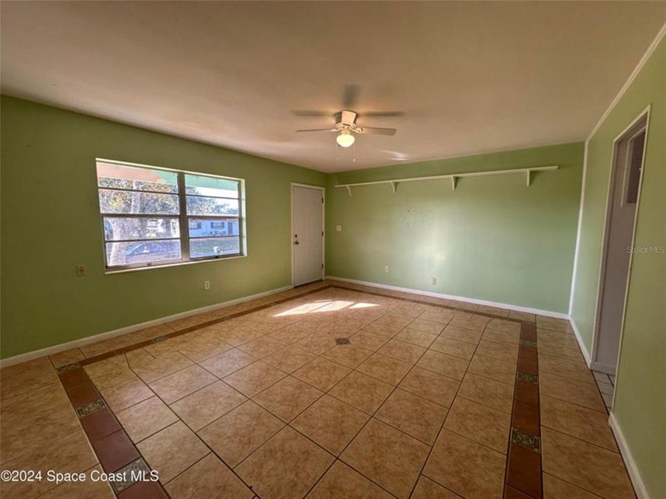 For Sale: $210,000 (3 beds, 1 baths, 960 Square Feet)