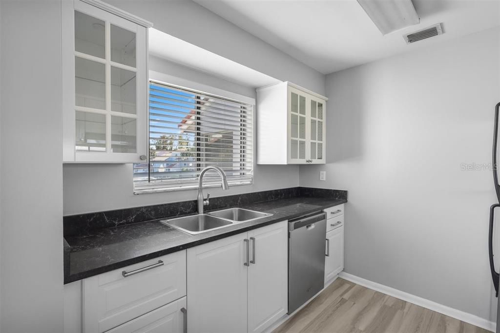 For Sale: $249,500 (2 beds, 2 baths, 1180 Square Feet)