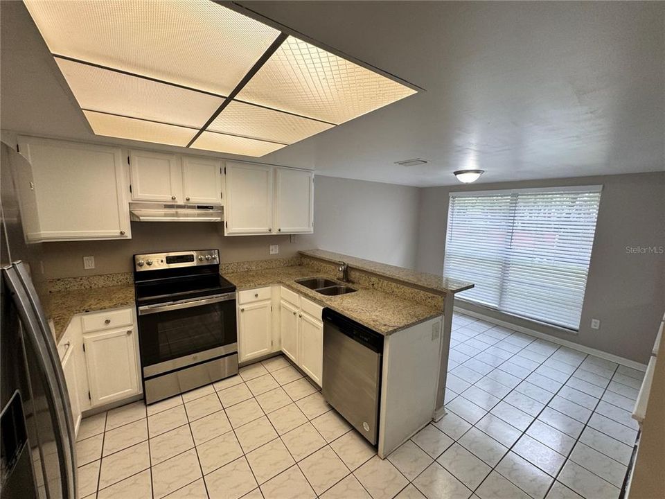 For Rent: $2,245 (3 beds, 2 baths, 1270 Square Feet)