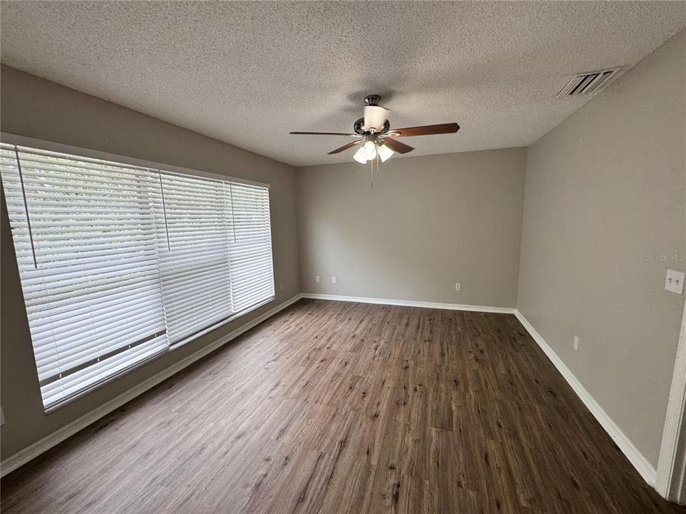 For Rent: $2,245 (3 beds, 2 baths, 1270 Square Feet)