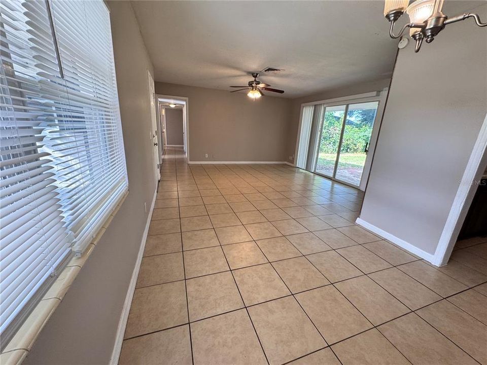 For Rent: $2,095 (4 beds, 2 baths, 1433 Square Feet)