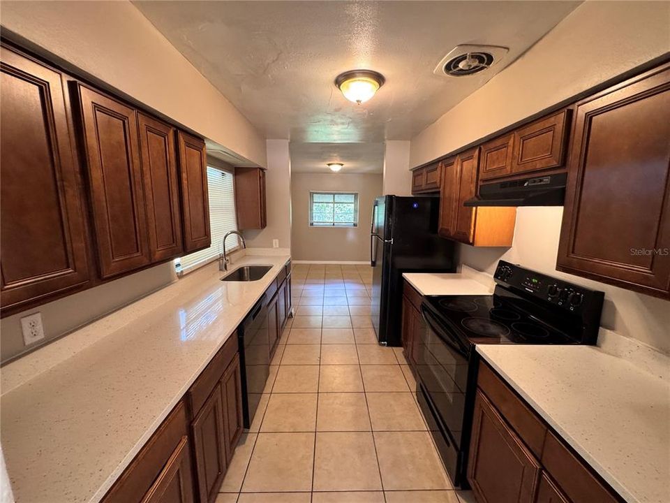 For Rent: $2,095 (4 beds, 2 baths, 1433 Square Feet)