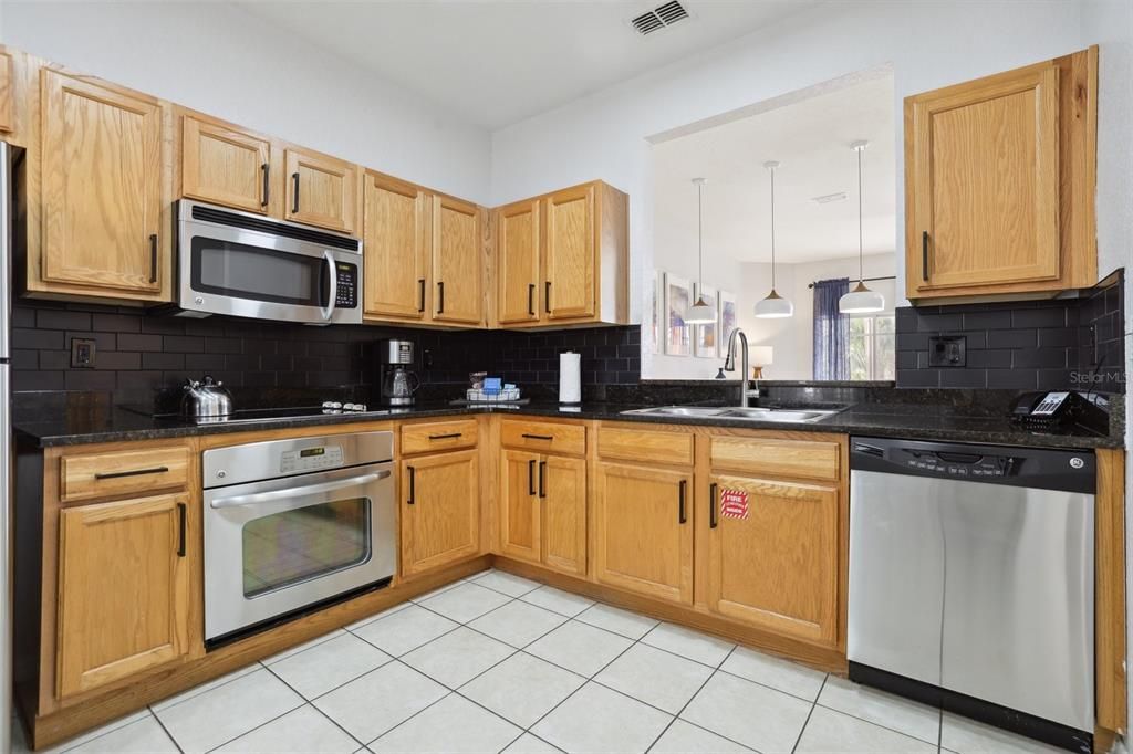 For Sale: $345,000 (3 beds, 2 baths, 1435 Square Feet)