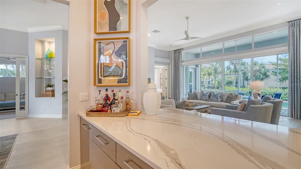 THE OPEN QUARTZ ISLAND IN THE KITCHEN