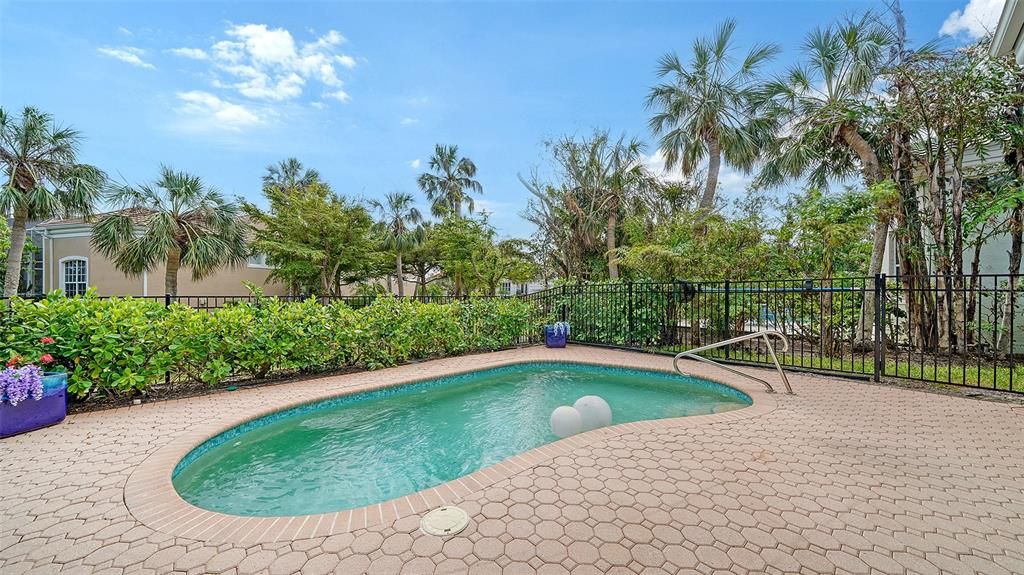 TRANQUILITY AWAITS, PRIVATE & LUSHLY LANDSCAPED