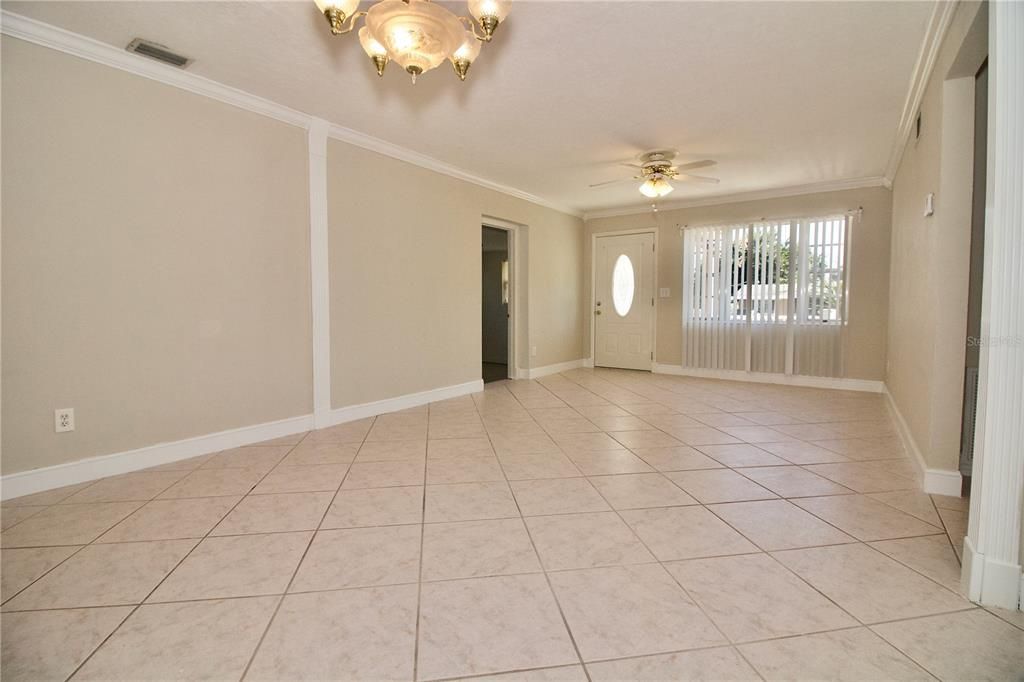 LIVING/DINING ROOM