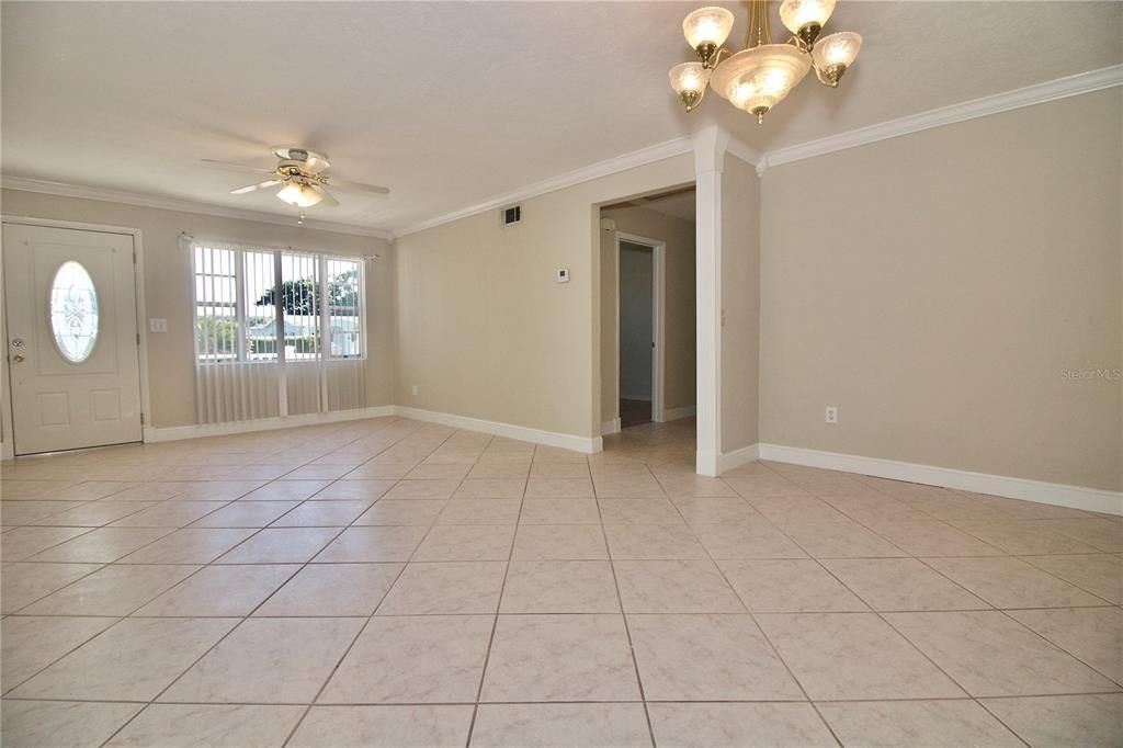 LIVING/DINING ROOM