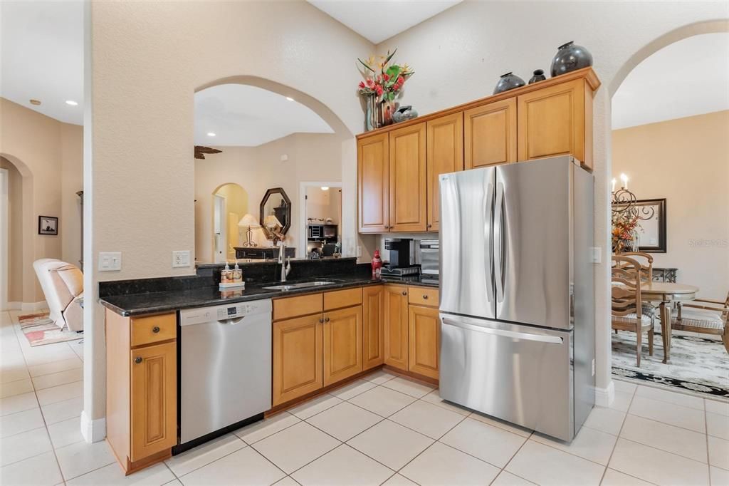 For Sale: $475,000 (3 beds, 2 baths, 2333 Square Feet)