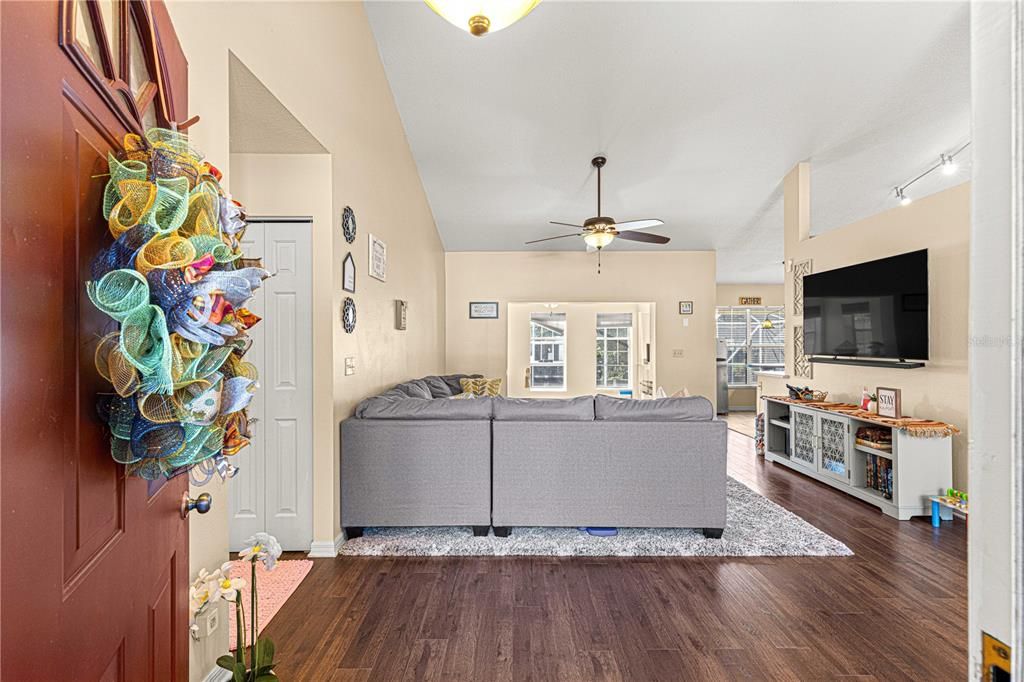 For Sale: $364,900 (3 beds, 2 baths, 1957 Square Feet)