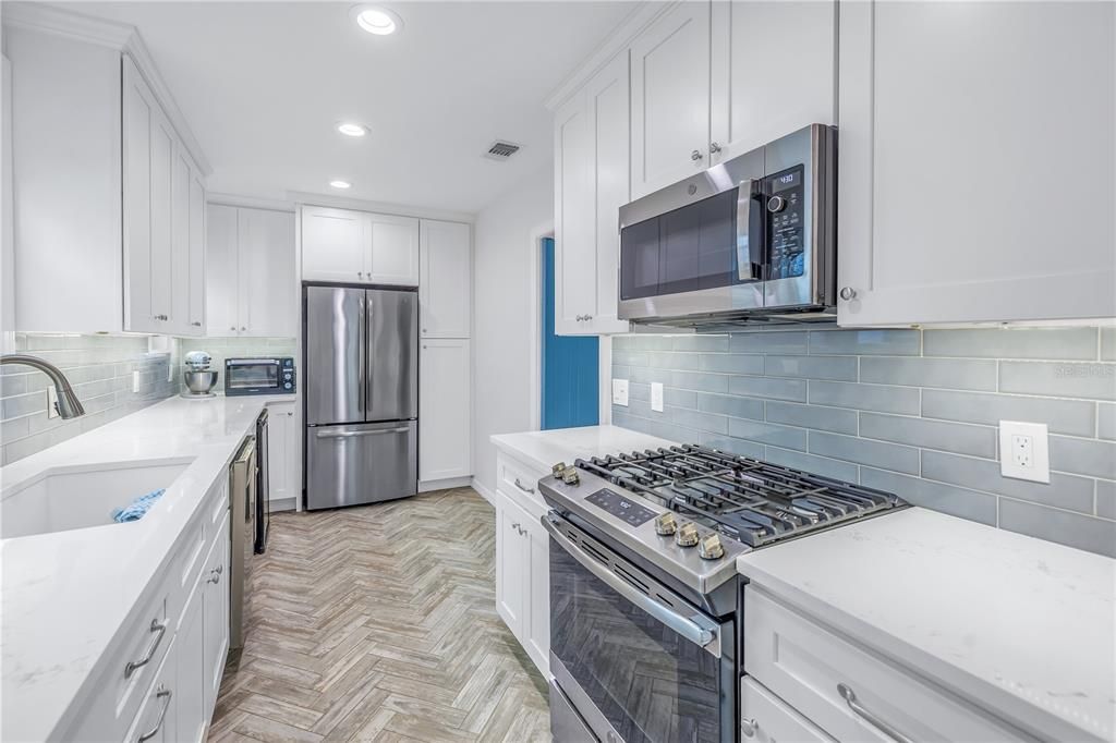 For Sale: $899,000 (2 beds, 2 baths, 1376 Square Feet)