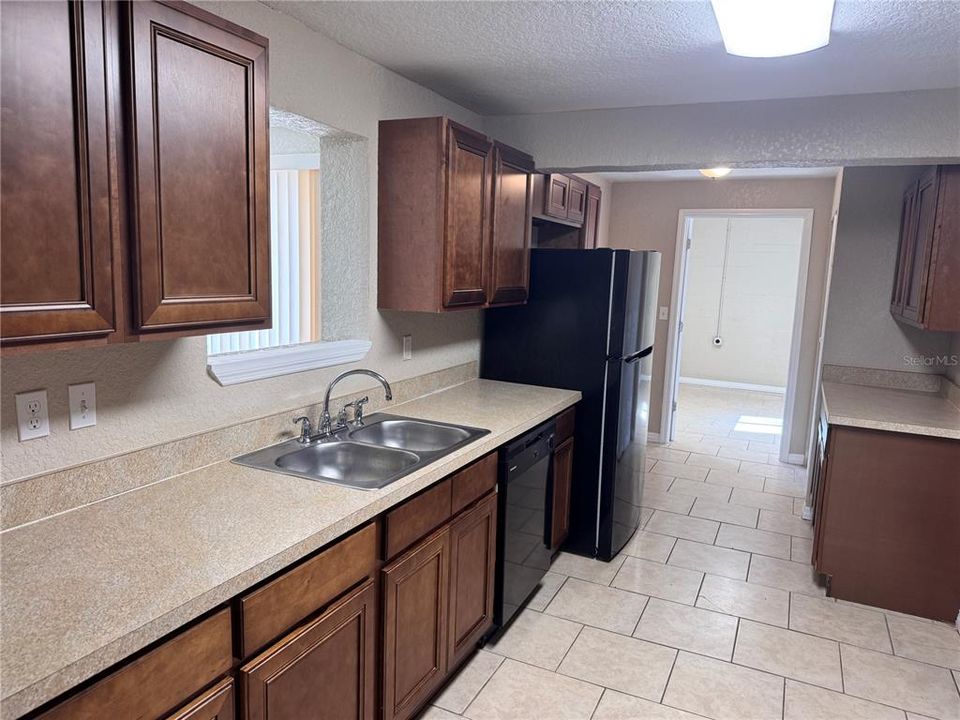 For Rent: $2,250 (3 beds, 2 baths, 1404 Square Feet)