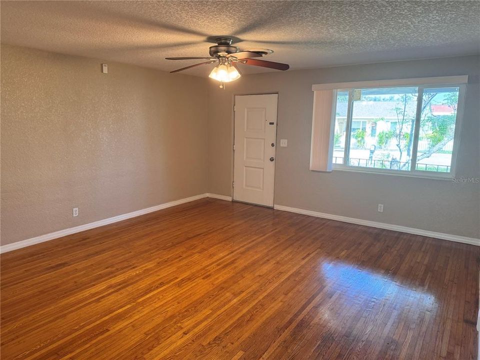 For Rent: $2,250 (3 beds, 2 baths, 1404 Square Feet)