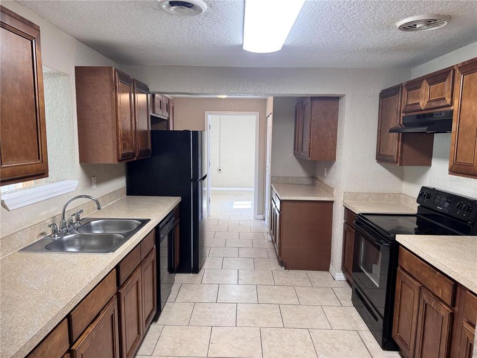 For Rent: $2,250 (3 beds, 2 baths, 1404 Square Feet)