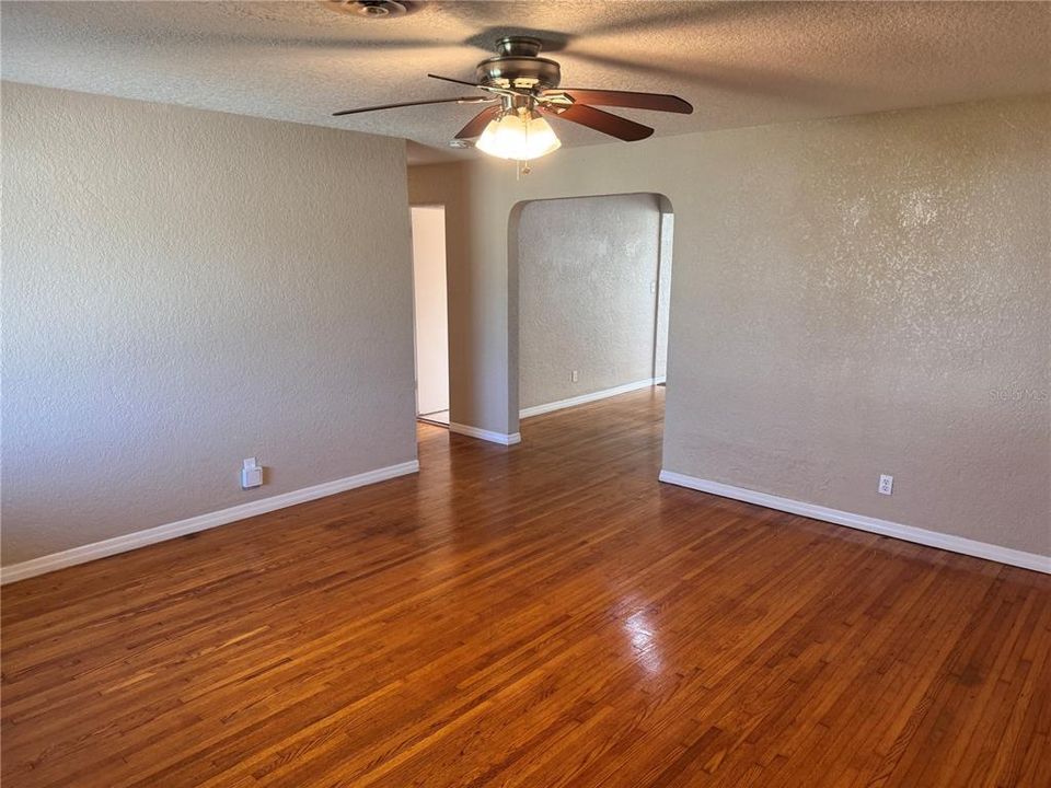 For Rent: $2,250 (3 beds, 2 baths, 1404 Square Feet)