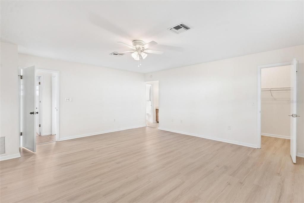 For Sale: $299,900 (2 beds, 2 baths, 1664 Square Feet)