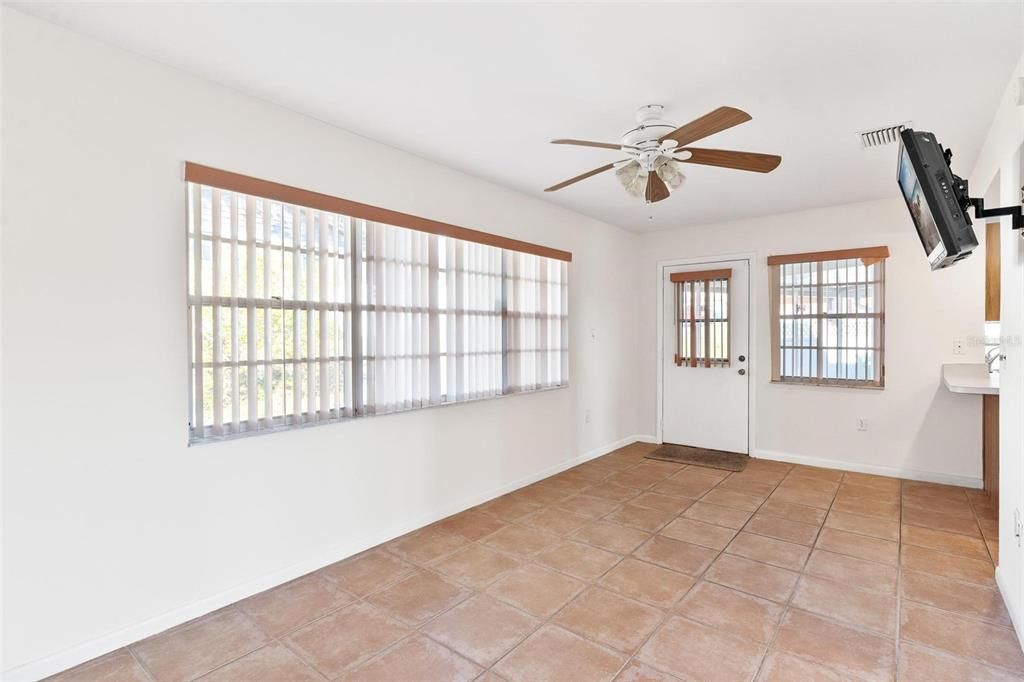 For Sale: $299,900 (2 beds, 2 baths, 1664 Square Feet)